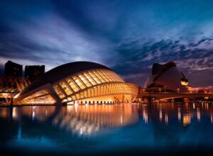 HYROX Valencia 2025: Guía rápida para llegar, competir y recuperarte como un Titan