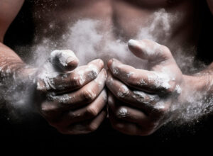 Grip inteligente: callos, magnesio y calleras para entrenar sin destrozarte