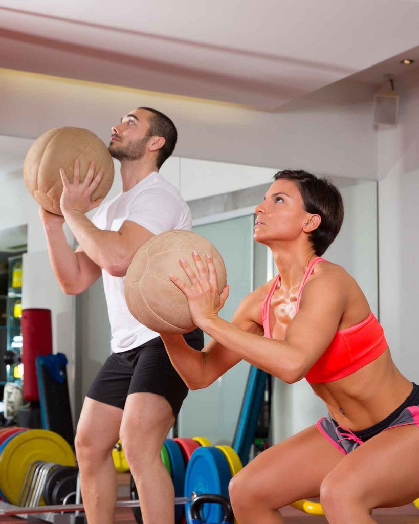 Ejercicios que puedes hacer con un balón medicinal en Cross Training